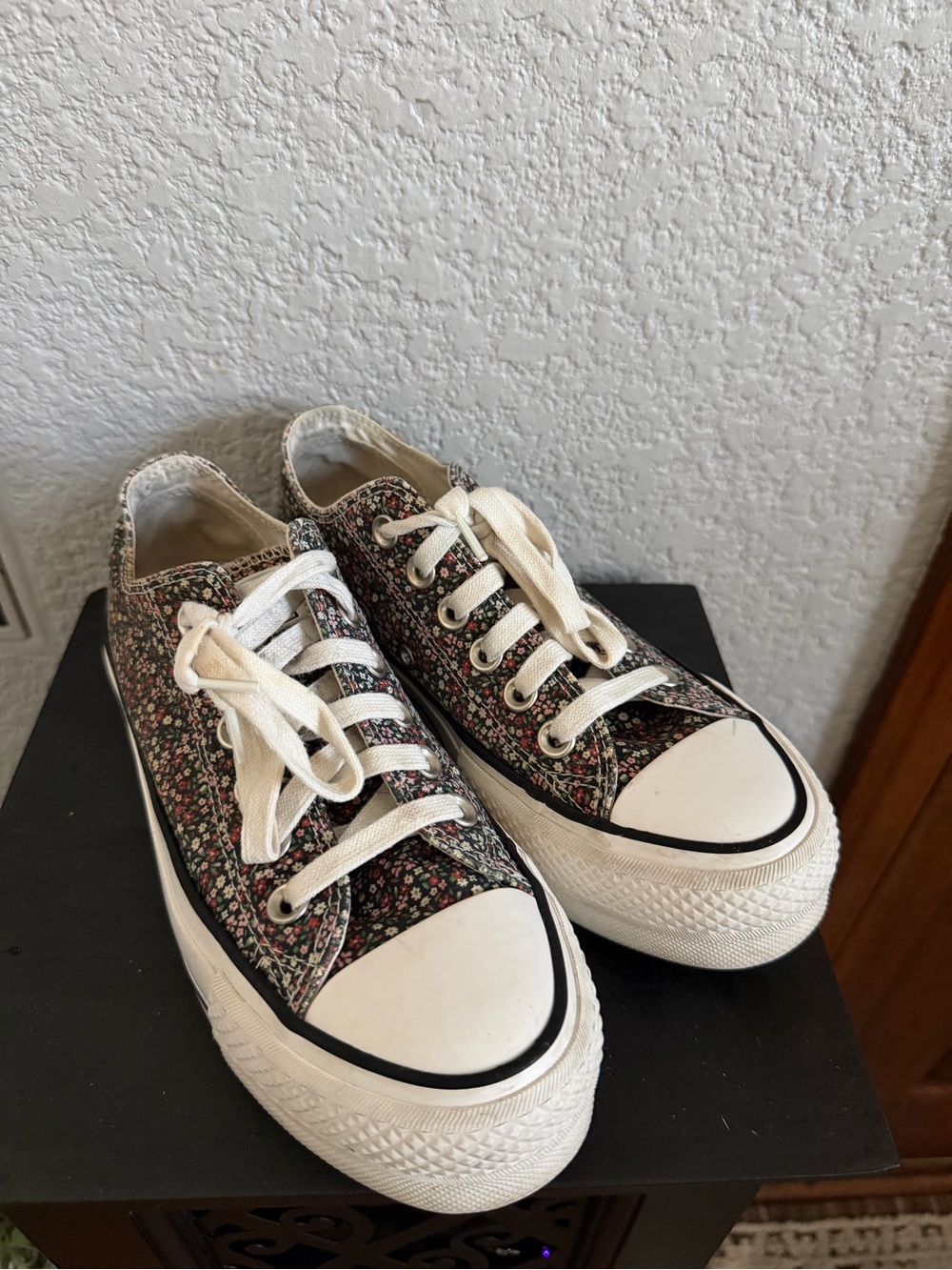 Converse Chuck Taylor All Star Lift Platform Low
Vintage Floral Sneakers